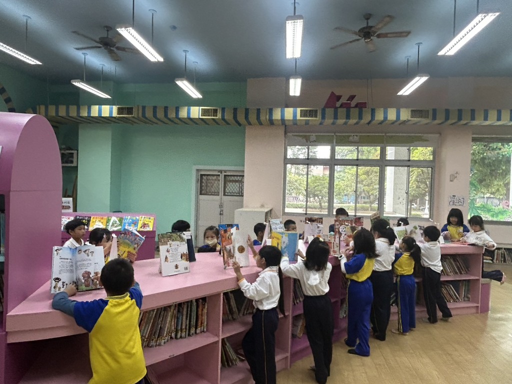 連結到「世界好好玩」主題書展飛閱全球、放眼國際